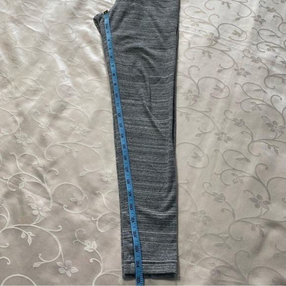 Aritzia Talula Heathered/ Marled grey leggings size small - Picture 11 of 13